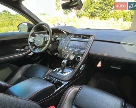 Красный Ягуар E-Pace, объемом двигателя 2 л и пробегом 123 тыс. км за 26300 $, фото 62 на Automoto.ua
