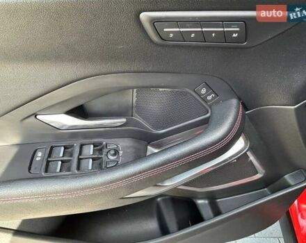 Красный Ягуар E-Pace, объемом двигателя 2 л и пробегом 123 тыс. км за 26300 $, фото 68 на Automoto.ua