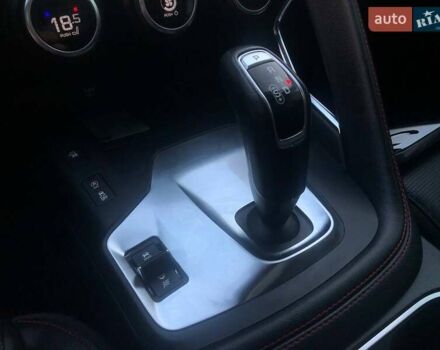 Красный Ягуар E-Pace, объемом двигателя 2 л и пробегом 123 тыс. км за 26300 $, фото 66 на Automoto.ua