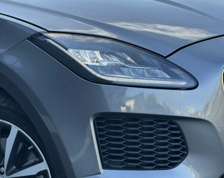 Серый Ягуар E-Pace, объемом двигателя 2 л и пробегом 73 тыс. км за 24000 $, фото 4 на Automoto.ua