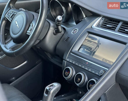 Серый Ягуар E-Pace, объемом двигателя 2 л и пробегом 73 тыс. км за 24000 $, фото 27 на Automoto.ua