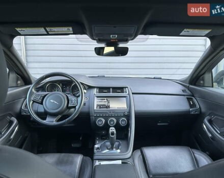 Серый Ягуар E-Pace, объемом двигателя 2 л и пробегом 73 тыс. км за 24000 $, фото 20 на Automoto.ua