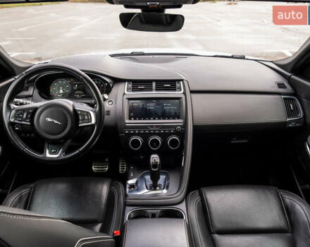 Серый Ягуар E-Pace, объемом двигателя 2 л и пробегом 110 тыс. км за 28500 $, фото 11 на Automoto.ua