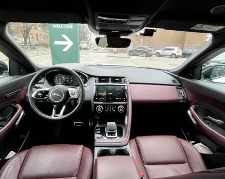 Белый Ягуар Е-Тайп, объемом двигателя 2 л и пробегом 46 тыс. км за 46000 $, фото 6 на Automoto.ua