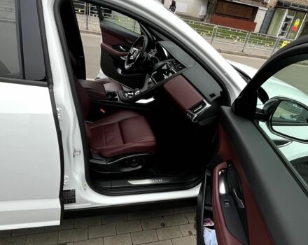 Белый Ягуар Е-Тайп, объемом двигателя 2 л и пробегом 46 тыс. км за 46000 $, фото 11 на Automoto.ua