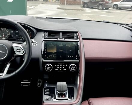 Белый Ягуар Е-Тайп, объемом двигателя 2 л и пробегом 46 тыс. км за 46000 $, фото 7 на Automoto.ua