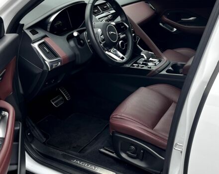 Белый Ягуар Е-Тайп, объемом двигателя 2 л и пробегом 46 тыс. км за 46000 $, фото 9 на Automoto.ua