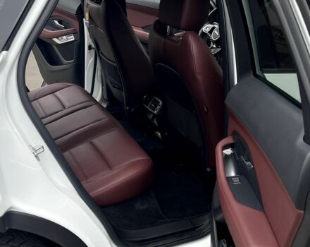 Белый Ягуар Е-Тайп, объемом двигателя 2 л и пробегом 46 тыс. км за 46000 $, фото 10 на Automoto.ua