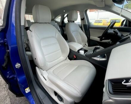 Синий Ягуар Е-Тайп, объемом двигателя 2 л и пробегом 45 тыс. км за 26500 $, фото 8 на Automoto.ua