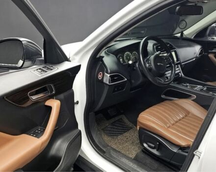 Белый Ягуар Ф-Пейс, объемом двигателя 2 л и пробегом 148 тыс. км за 25100 $, фото 19 на Automoto.ua