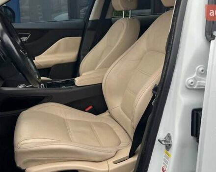 Белый Ягуар Ф-Пейс, объемом двигателя 3 л и пробегом 173 тыс. км за 14900 $, фото 18 на Automoto.ua