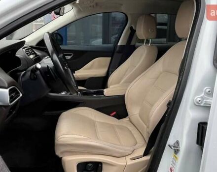 Белый Ягуар Ф-Пейс, объемом двигателя 3 л и пробегом 173 тыс. км за 14900 $, фото 12 на Automoto.ua