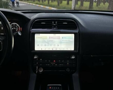 Білий Ягуар Ф-Пейс, об'ємом двигуна 2 л та пробігом 155 тис. км за 17999 $, фото 30 на Automoto.ua