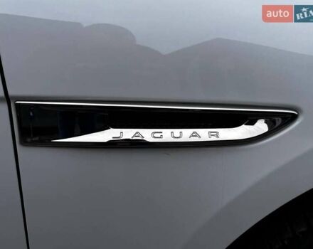 Белый Ягуар Ф-Пейс, объемом двигателя 3 л и пробегом 173 тыс. км за 14900 $, фото 9 на Automoto.ua