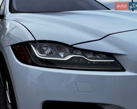 Белый Ягуар Ф-Пейс, объемом двигателя 3 л и пробегом 173 тыс. км за 14900 $, фото 7 на Automoto.ua