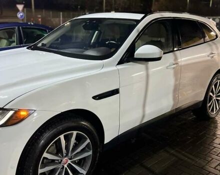 Белый Ягуар Ф-Пейс, объемом двигателя 3 л и пробегом 77 тыс. км за 26500 $, фото 3 на Automoto.ua