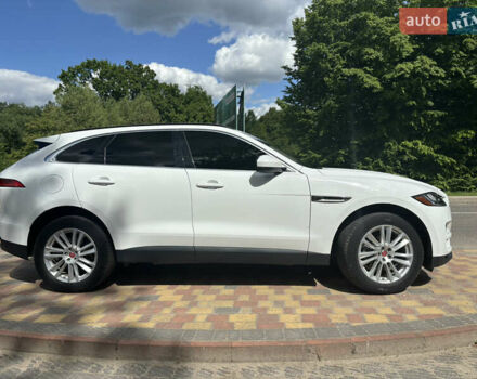Білий Ягуар Ф-Пейс, об'ємом двигуна 2 л та пробігом 199 тис. км за 22900 $, фото 6 на Automoto.ua