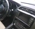 Белый Ягуар Ф-Пейс, объемом двигателя 2 л и пробегом 50 тыс. км за 23000 $, фото 7 на Automoto.ua