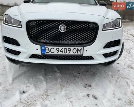 Белый Ягуар Ф-Пейс, объемом двигателя 3 л и пробегом 65 тыс. км за 26900 $, фото 1 на Automoto.ua