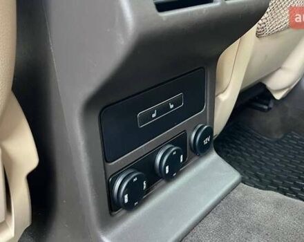 Белый Ягуар Ф-Пейс, объемом двигателя 3 л и пробегом 173 тыс. км за 14900 $, фото 21 на Automoto.ua