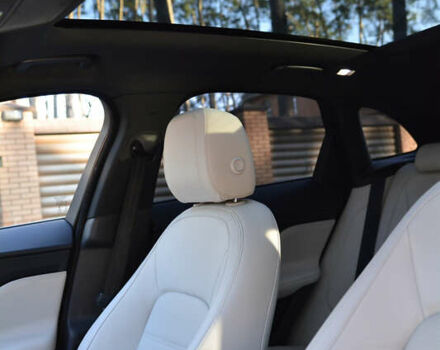 Білий Ягуар Ф-Пейс, об'ємом двигуна 2 л та пробігом 192 тис. км за 19300 $, фото 14 на Automoto.ua