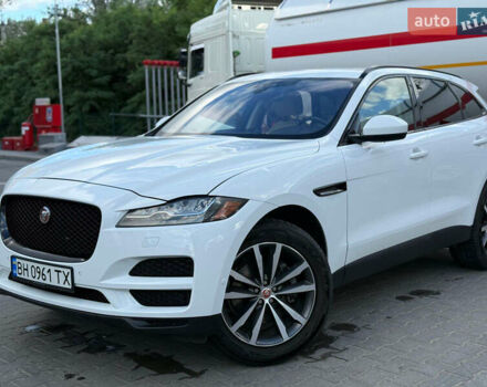 Белый Ягуар Ф-Пейс, объемом двигателя 3 л и пробегом 77 тыс. км за 26500 $, фото 6 на Automoto.ua