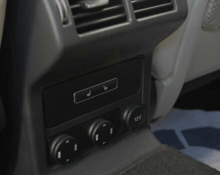 Білий Ягуар Ф-Пейс, об'ємом двигуна 2 л та пробігом 192 тис. км за 19300 $, фото 18 на Automoto.ua