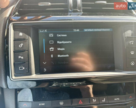 Білий Ягуар Ф-Пейс, об'ємом двигуна 2 л та пробігом 199 тис. км за 22900 $, фото 37 на Automoto.ua