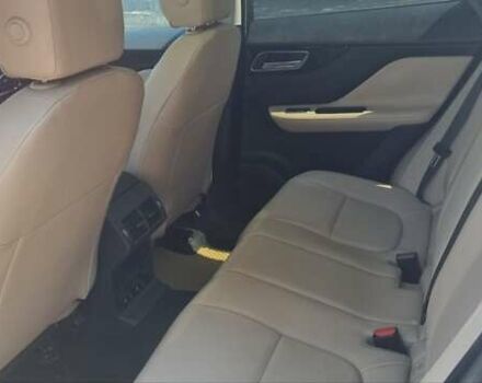 Белый Ягуар Ф-Пейс, объемом двигателя 3 л и пробегом 186 тыс. км за 19300 $, фото 12 на Automoto.ua