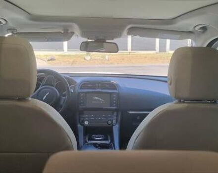 Белый Ягуар Ф-Пейс, объемом двигателя 3 л и пробегом 186 тыс. км за 19300 $, фото 11 на Automoto.ua