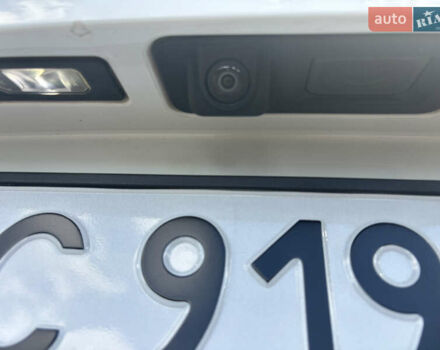 Білий Ягуар Ф-Пейс, об'ємом двигуна 2 л та пробігом 199 тис. км за 22900 $, фото 11 на Automoto.ua