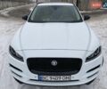 Белый Ягуар Ф-Пейс, объемом двигателя 3 л и пробегом 65 тыс. км за 26900 $, фото 30 на Automoto.ua