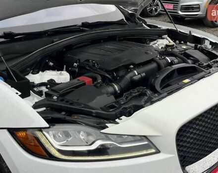 Белый Ягуар Ф-Пейс, объемом двигателя 3 л и пробегом 173 тыс. км за 14900 $, фото 29 на Automoto.ua