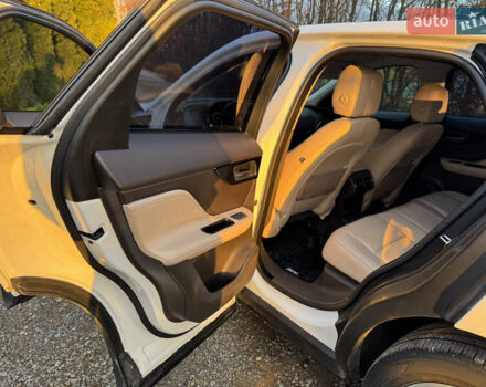 Белый Ягуар Ф-Пейс, объемом двигателя 2 л и пробегом 203 тыс. км за 27000 $, фото 7 на Automoto.ua