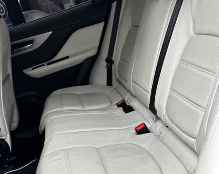 Белый Ягуар Ф-Пейс, объемом двигателя 3 л и пробегом 153 тыс. км за 20500 $, фото 21 на Automoto.ua