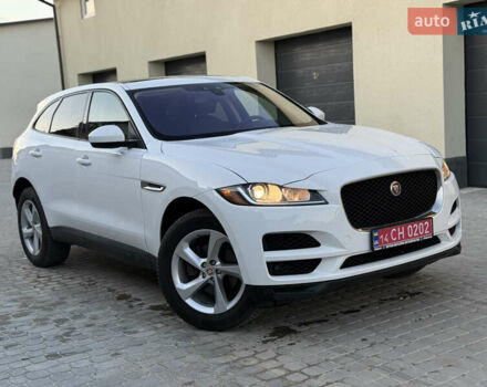 Білий Ягуар Ф-Пейс, об'ємом двигуна 2 л та пробігом 209 тис. км за 17900 $, фото 3 на Automoto.ua