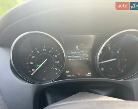 Білий Ягуар Ф-Пейс, об'ємом двигуна 2 л та пробігом 199 тис. км за 22900 $, фото 35 на Automoto.ua