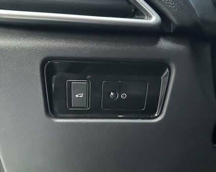 Білий Ягуар Ф-Пейс, об'ємом двигуна 2 л та пробігом 155 тис. км за 17999 $, фото 36 на Automoto.ua