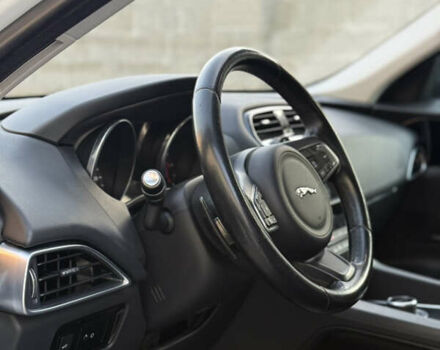 Білий Ягуар Ф-Пейс, об'ємом двигуна 2 л та пробігом 209 тис. км за 17900 $, фото 35 на Automoto.ua