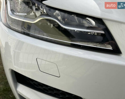 Білий Ягуар Ф-Пейс, об'ємом двигуна 2 л та пробігом 199 тис. км за 22900 $, фото 58 на Automoto.ua