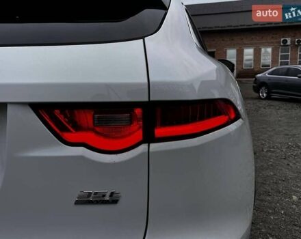 Белый Ягуар Ф-Пейс, объемом двигателя 3 л и пробегом 173 тыс. км за 14900 $, фото 5 на Automoto.ua