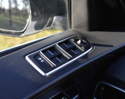 Білий Ягуар Ф-Пейс, об'ємом двигуна 2 л та пробігом 192 тис. км за 19300 $, фото 12 на Automoto.ua