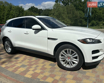 Білий Ягуар Ф-Пейс, об'ємом двигуна 2 л та пробігом 199 тис. км за 22900 $, фото 1 на Automoto.ua