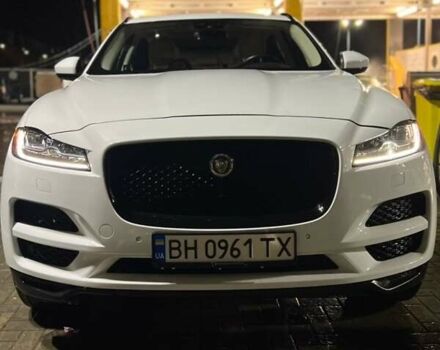 Белый Ягуар Ф-Пейс, объемом двигателя 3 л и пробегом 77 тыс. км за 26500 $, фото 1 на Automoto.ua