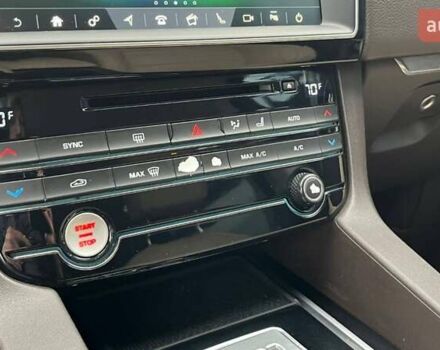 Белый Ягуар Ф-Пейс, объемом двигателя 3 л и пробегом 173 тыс. км за 14900 $, фото 10 на Automoto.ua