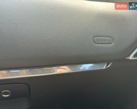 Білий Ягуар Ф-Пейс, об'ємом двигуна 2 л та пробігом 199 тис. км за 22900 $, фото 27 на Automoto.ua