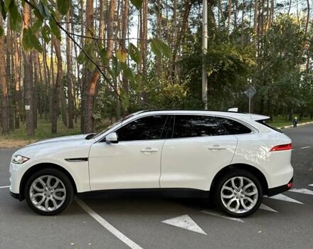 Білий Ягуар Ф-Пейс, об'ємом двигуна 2 л та пробігом 155 тис. км за 17999 $, фото 5 на Automoto.ua