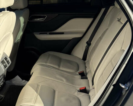 Білий Ягуар Ф-Пейс, об'ємом двигуна 2 л та пробігом 192 тис. км за 19300 $, фото 15 на Automoto.ua