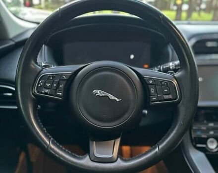 Білий Ягуар Ф-Пейс, об'ємом двигуна 2 л та пробігом 155 тис. км за 17999 $, фото 22 на Automoto.ua