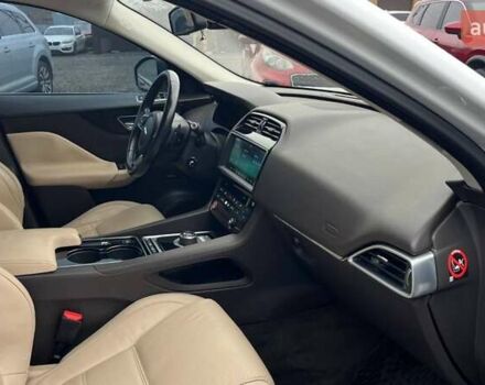 Белый Ягуар Ф-Пейс, объемом двигателя 3 л и пробегом 173 тыс. км за 14900 $, фото 23 на Automoto.ua